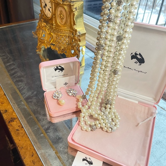 Audrey Hepburn Camrose & Kross Rhinestone Pearl Necklace W/ Teardrop Earring - Picture 5 of 8